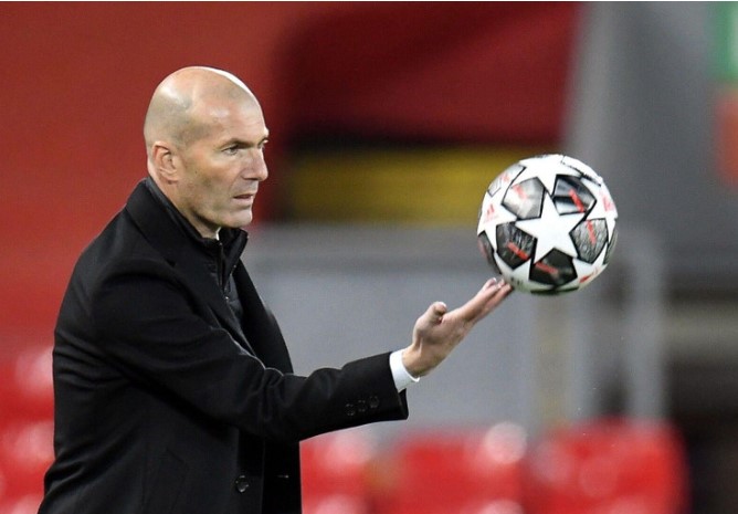 hlv-zidane-noi-thang-2-dieu-kien-de-thay-amorim-dan-dat-mu